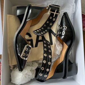 NWT Ganni Buckle Pumps